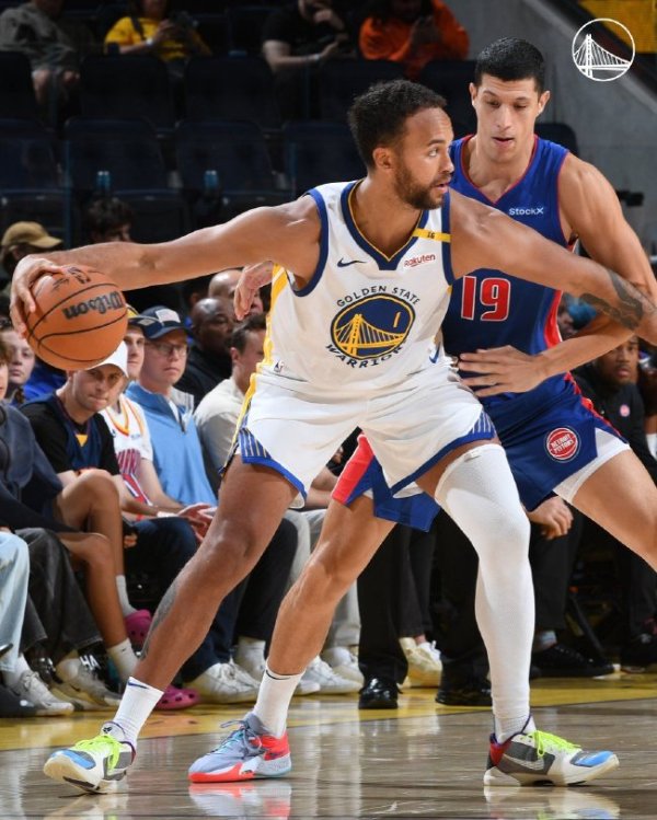 韦德体育 库里缺阵戴维斯12+10 硬汉大捷活塞豪取4连胜